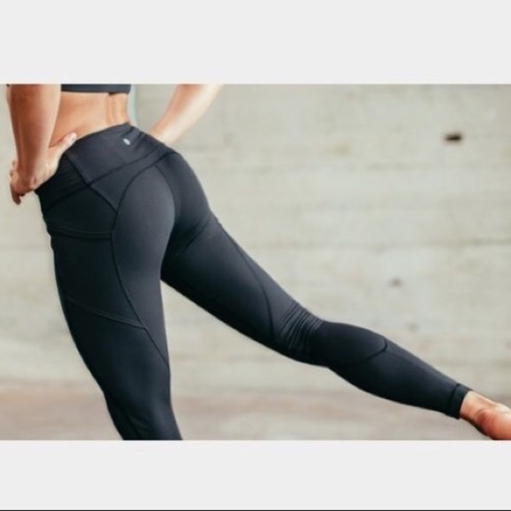 PRICE DROP📍🍋Lululemon all the right places crop